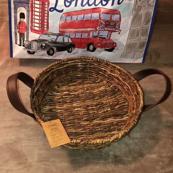 Woodard & Charles The Abaca Round Tapered Serving Tray with Leather Handles - Picture 2 of 8